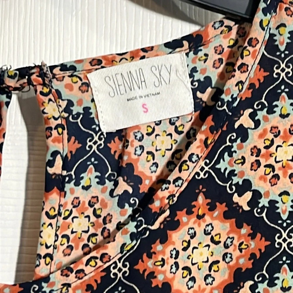 Sienna Sky women’s small blouse.  Multicolored. Preloved. - Picture 3 of 7